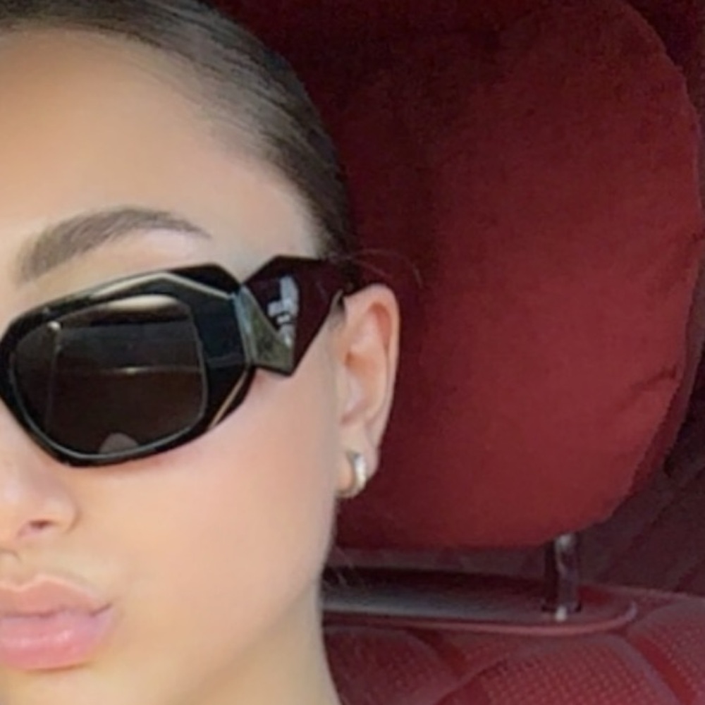 Meet your Posher, Laurela